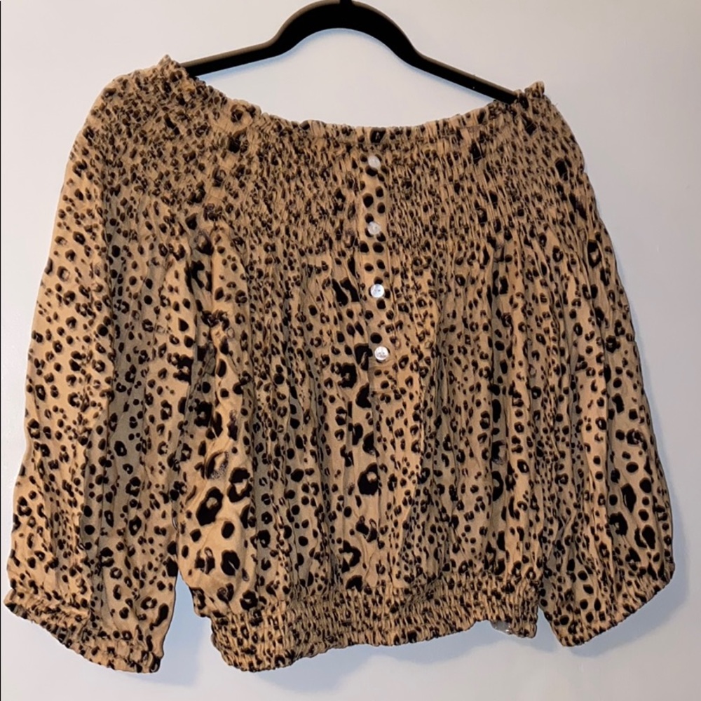 Leopard crop top, off the shoulder